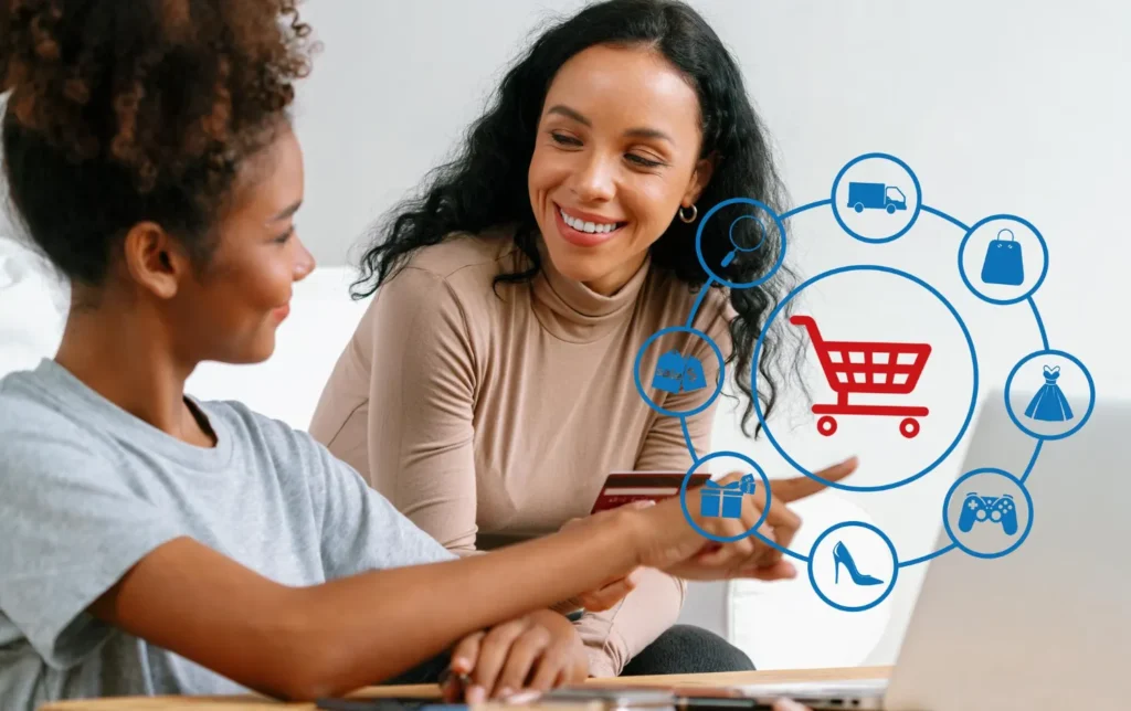 Duas pessoas em conversa no sofá usando um celular, enquanto ícones digitais sugerem compras online, moda e consumo sustentável; As Novas gerações e a transformação dos hábitos de consumo.